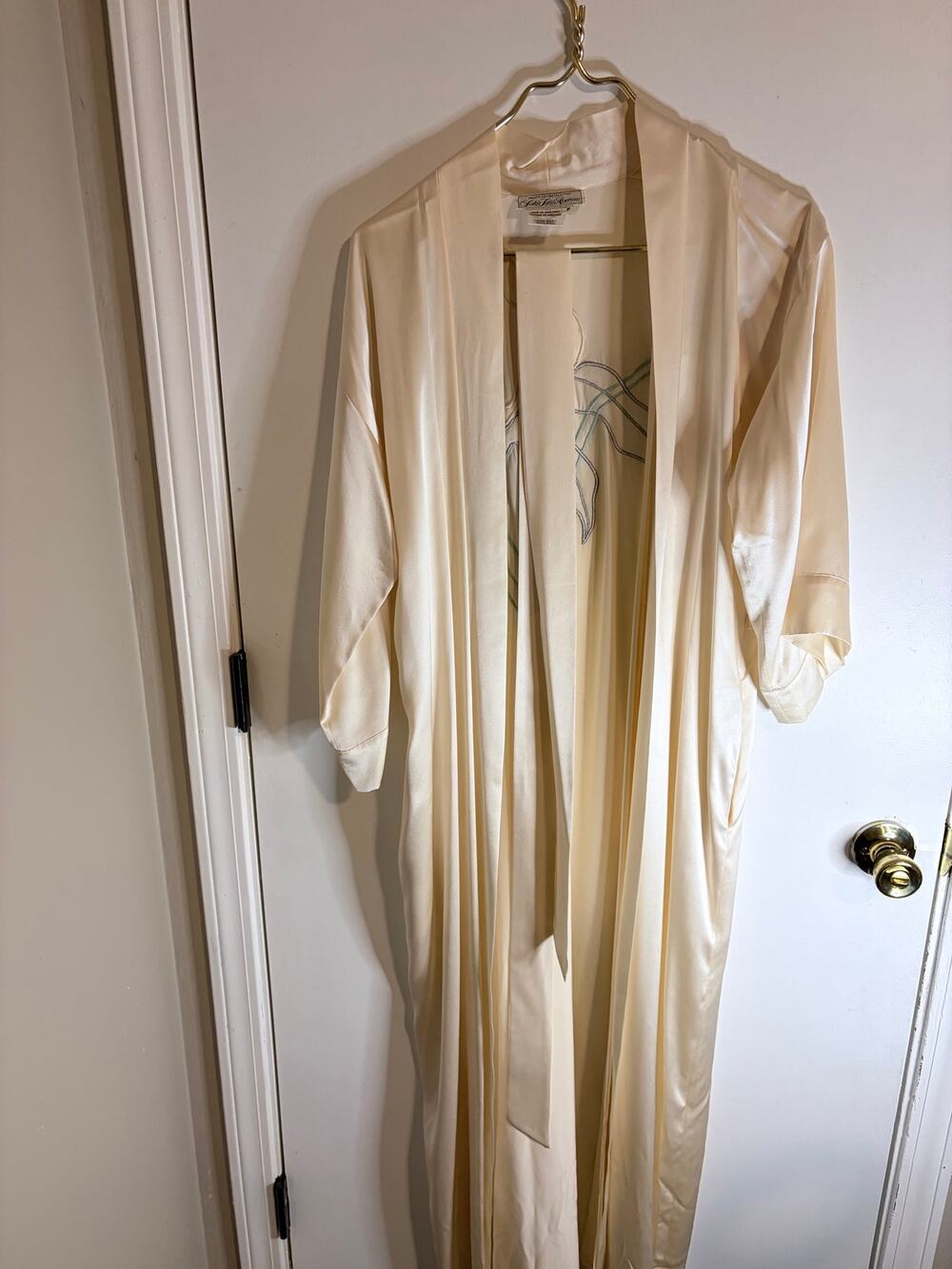 Vintage Saks Fifth Avenue 100% Silk Robe Embroidered Iris Floral Applique